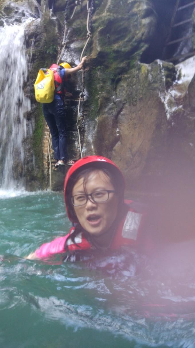 小球进黑洞